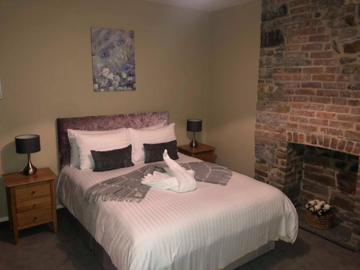 Tredegar Arms Hotel Bagian luar foto